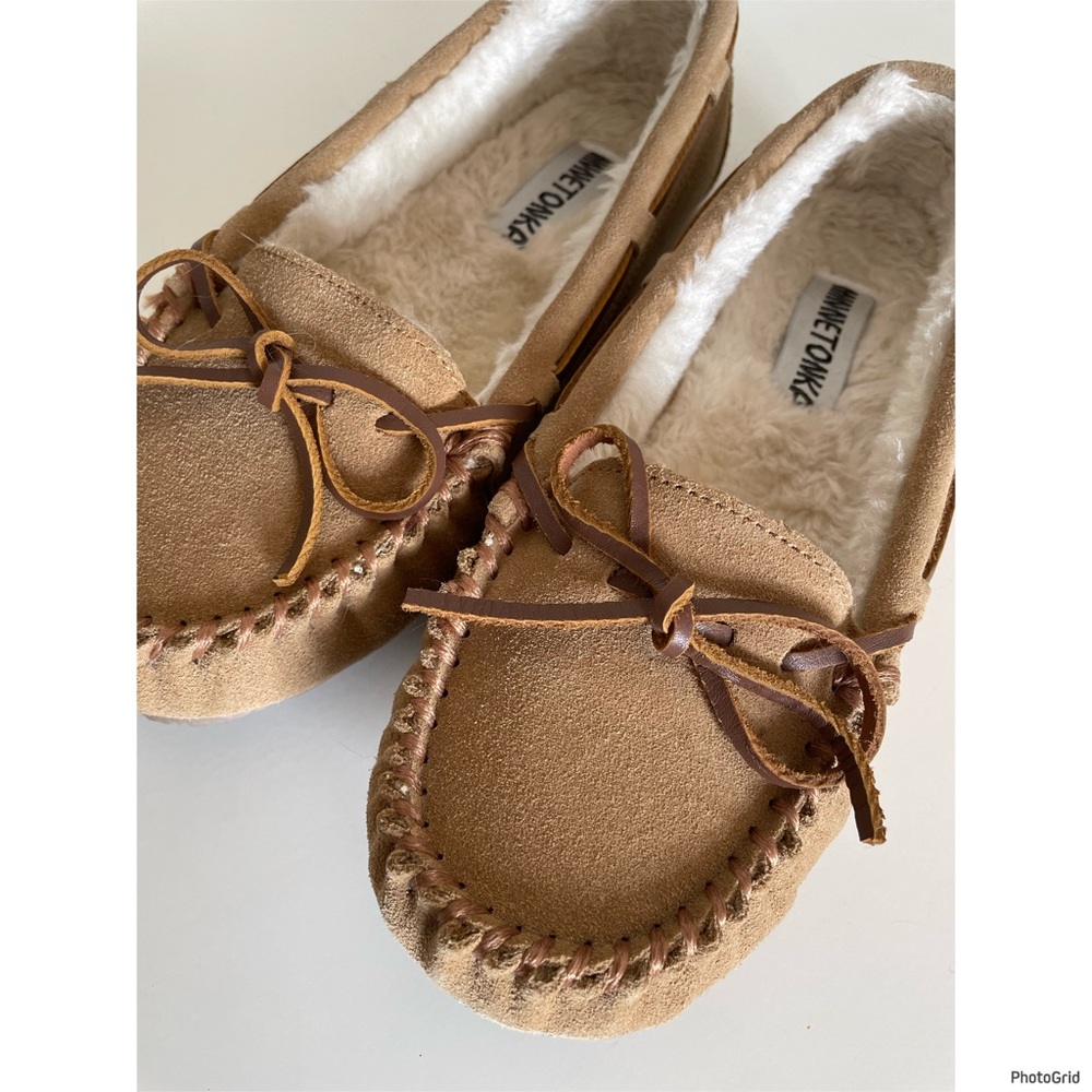Cozy Minnetonka moccasins, worn once